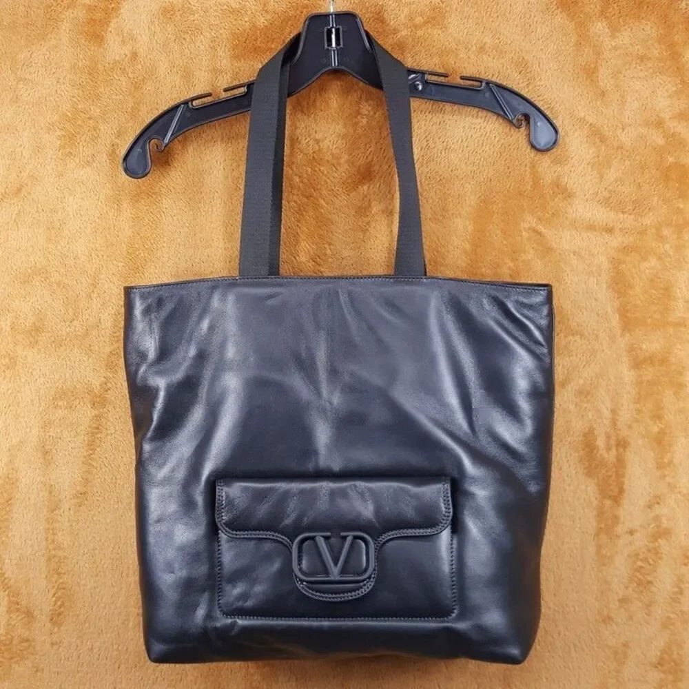 VALENTINO GARAVANI Mens Black Nappa Leather Tote V Logo Plaque Top Handle $2595
